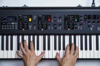 Yamaha-stagepiano-cp73-3.jpg
