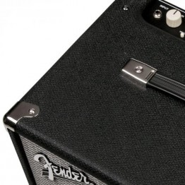 fender_rumble_40_angle_detail.jpg